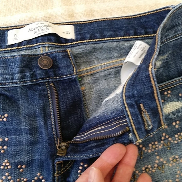Abercrombie & Fitch Distressed Embellished Frayed Shortie Jean Shorts 0 ( W25) - Picture 13 of 16